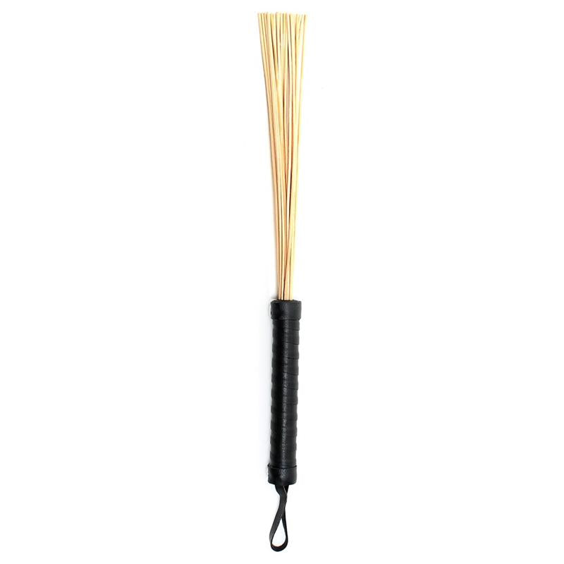Chicote com tiras de vime